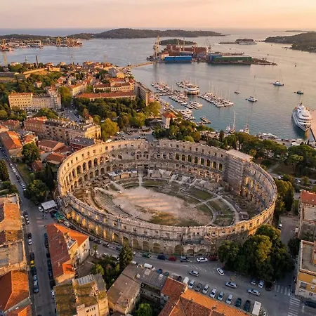 Comfy For Two Apartment